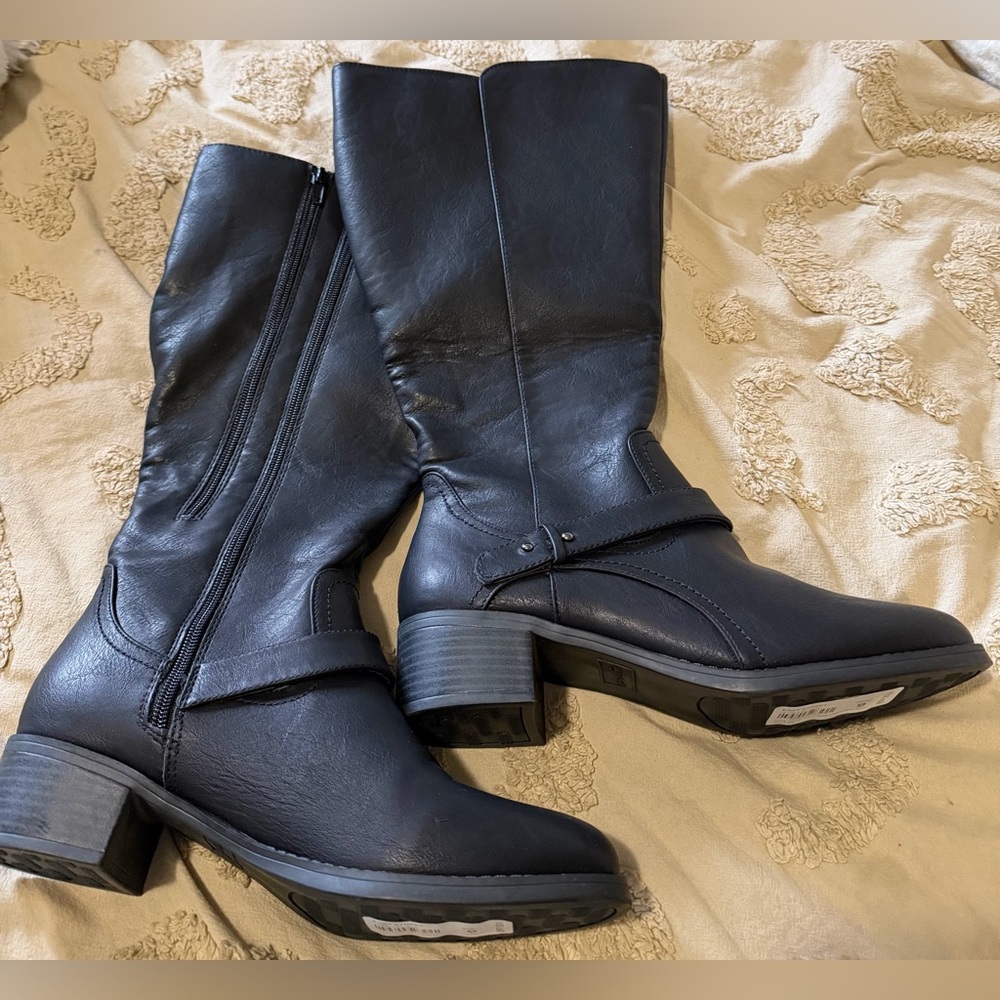 Easy Street Black Heeled Boots